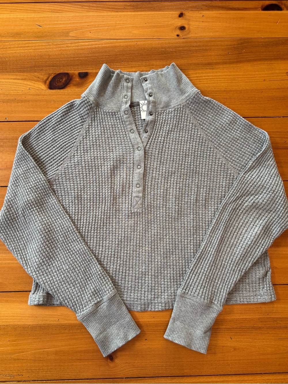 NWOT Aerie OFFLINE WOW! waffle Mockneck Henley in Heather Grey, Size S